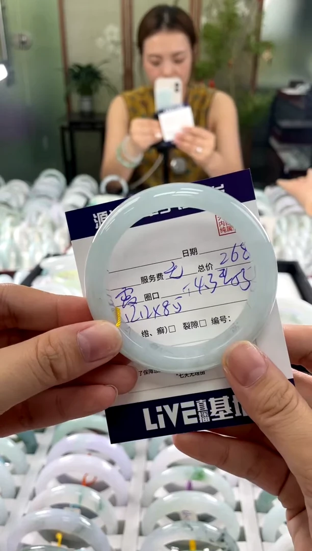 翡翠手镯未镶嵌m**c111111111111