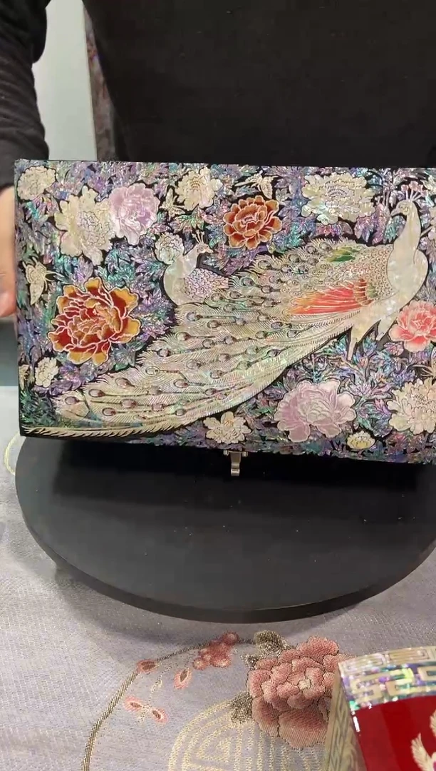 黑底全满螺·弘贝雅螺钿漆器文化馆