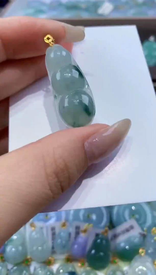 颈饰18K金镶嵌翡翠天然翡翠A货挂件