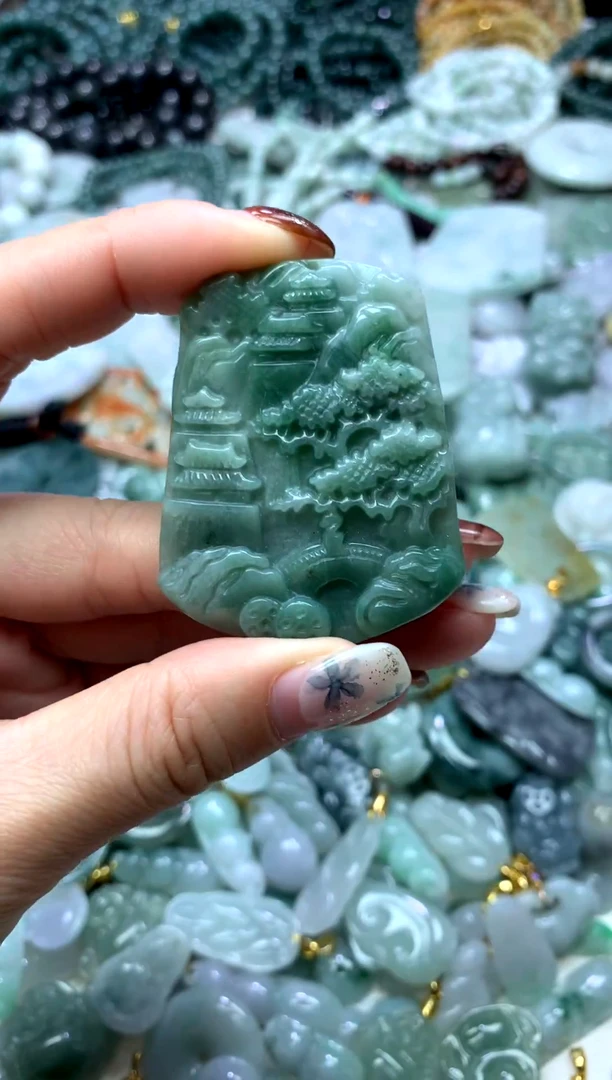 颈饰未镶嵌翡翠1