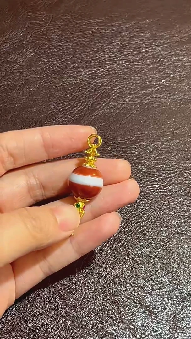 玛瑙/玉髓颈饰未镶嵌金G杵一线
