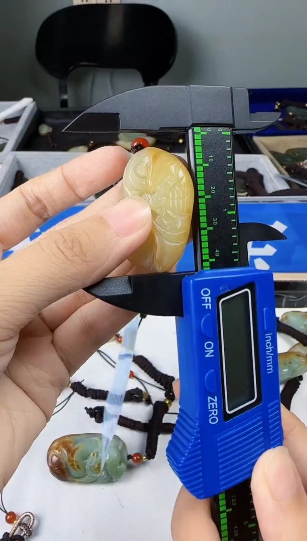 和田玉未镶嵌颈饰1