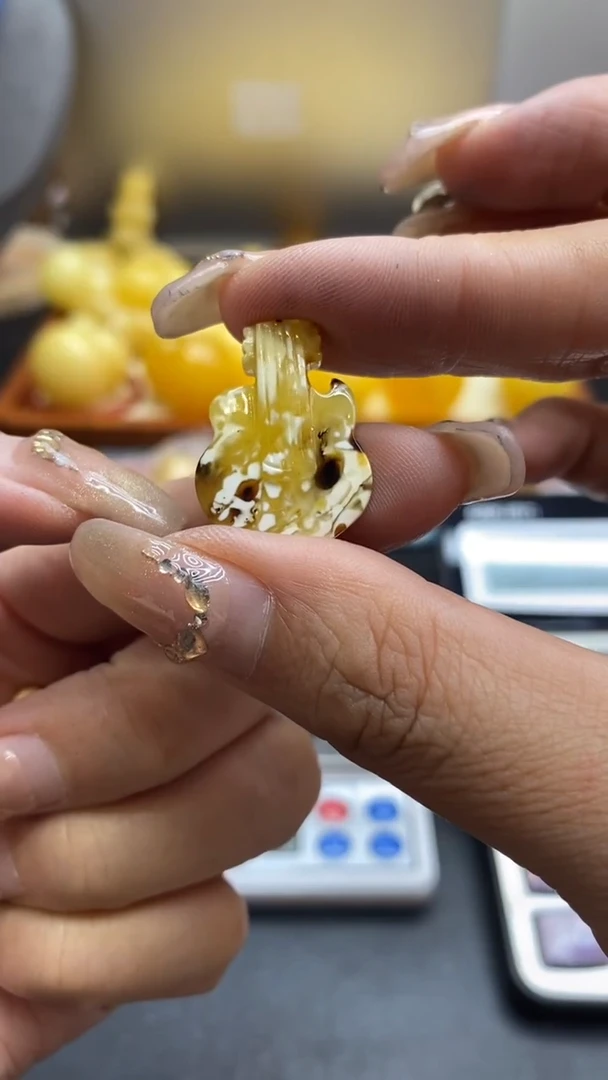 琥珀未镶嵌珠宝奇石.***?951