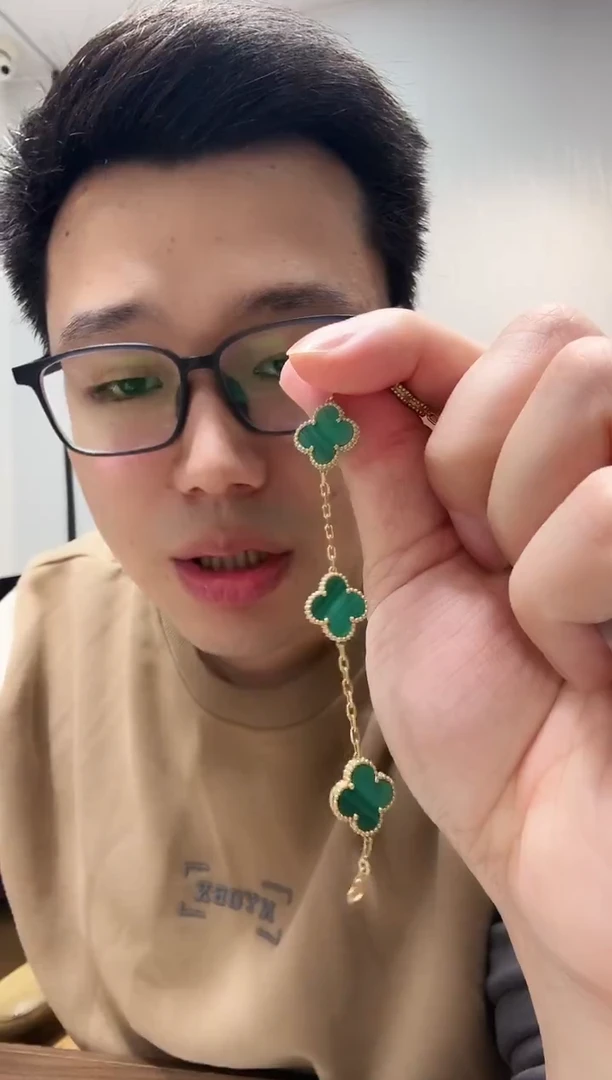 18K金镶嵌孔雀石手链张*?绿色k黄，五花手链