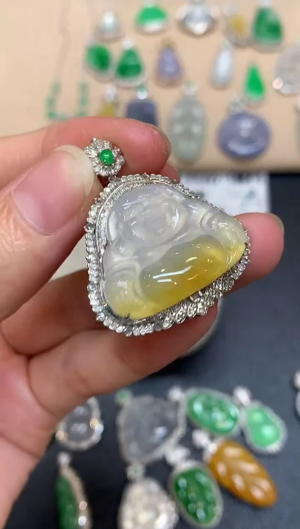 颈饰18K金镶嵌翡翠佛公【无服务费