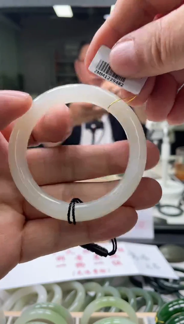 【闪购商品】和田玉手镯未镶嵌编码9482 圈口53-54