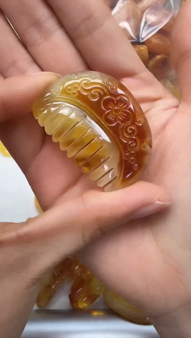 裸石琥珀未镶嵌如图