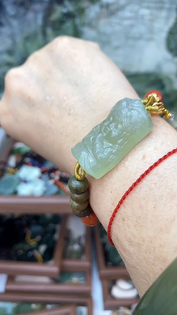 蛇纹石玉未镶嵌手链娘娘多样性发货其中之一