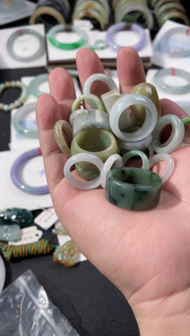 【闪购商品】翡翠颈饰未镶嵌一把 有纹裂