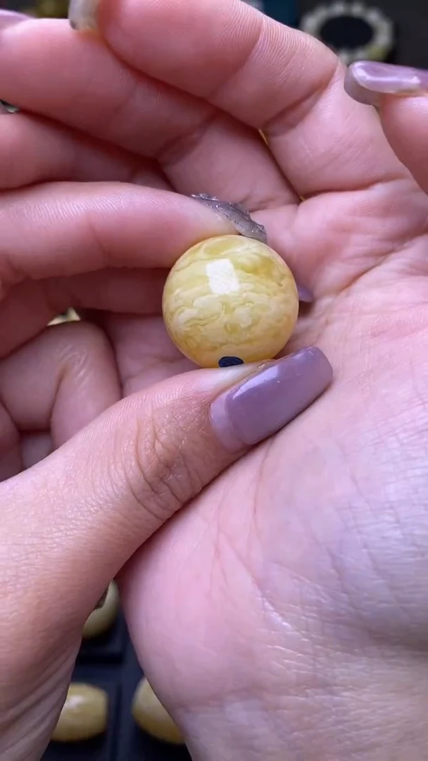 【闪购商品】琥珀裸石未镶嵌葵. 97