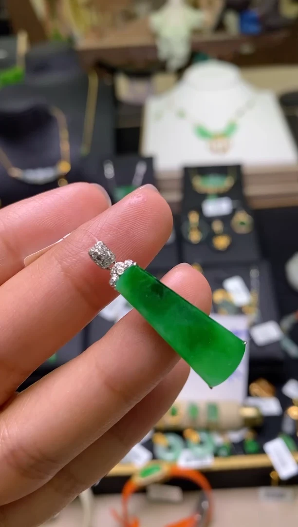 【闪购商品】翡翠颈饰18K金镶嵌净货16144