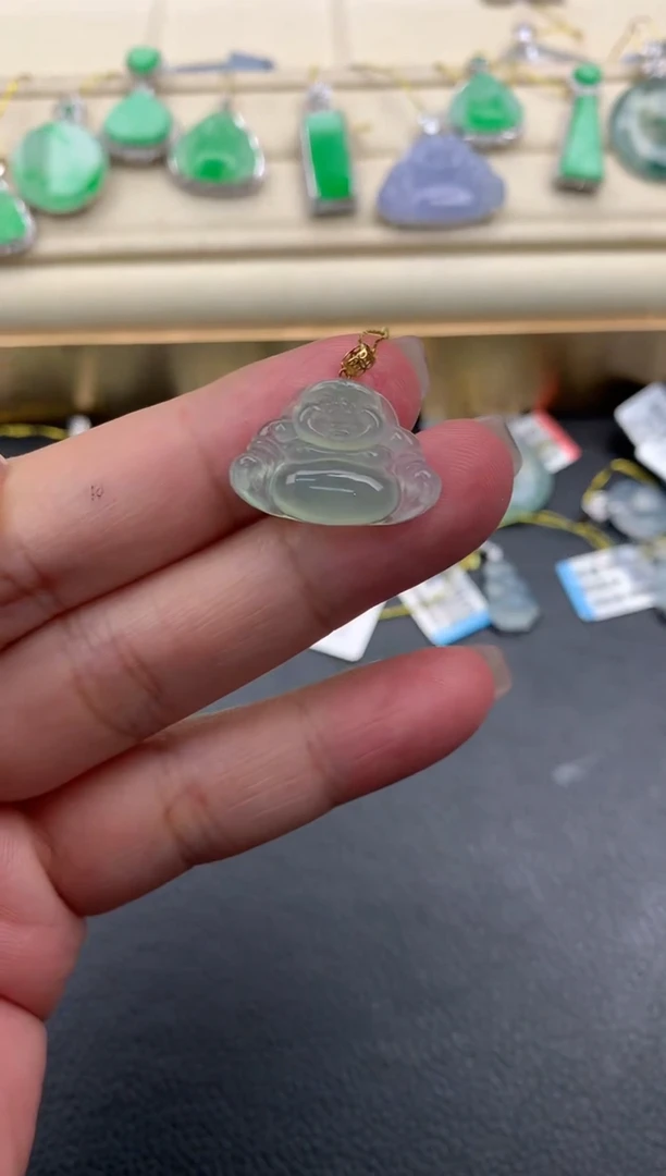 翡翠18K金镶嵌颈饰A410