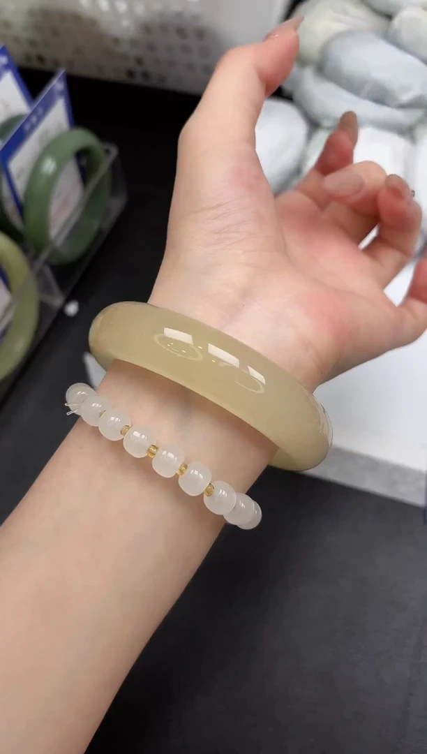 未镶嵌手镯石英质玉106-58.3