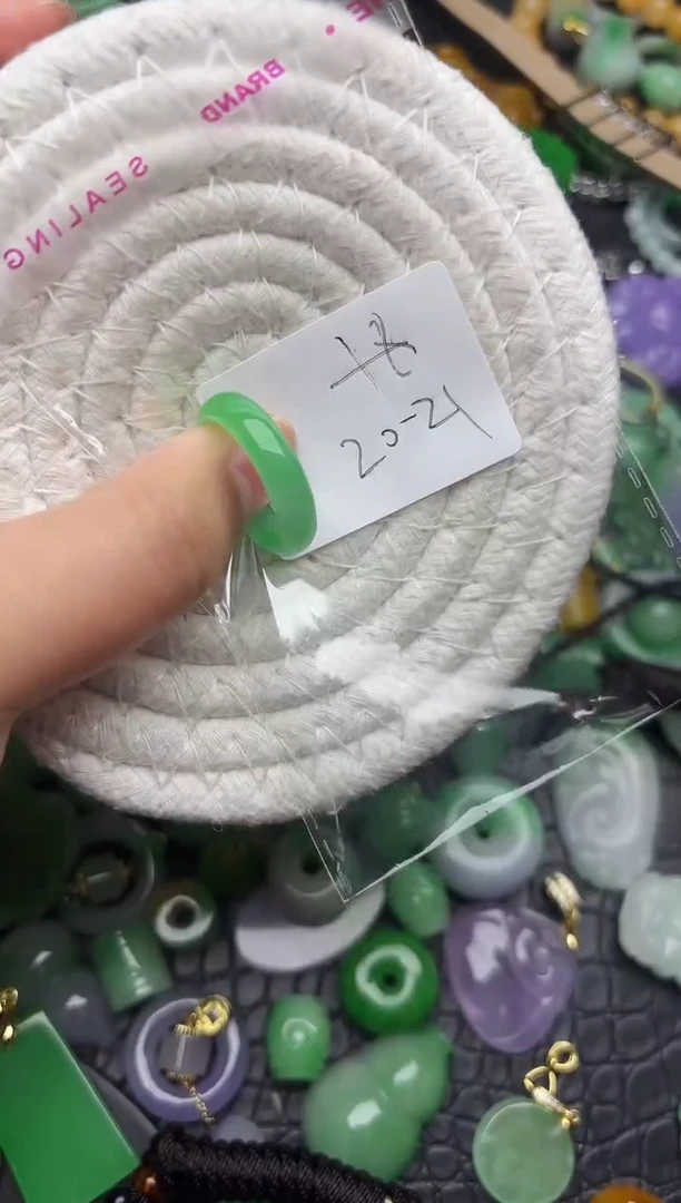 颈饰未镶嵌翡翠缅甸翡翠吊坠