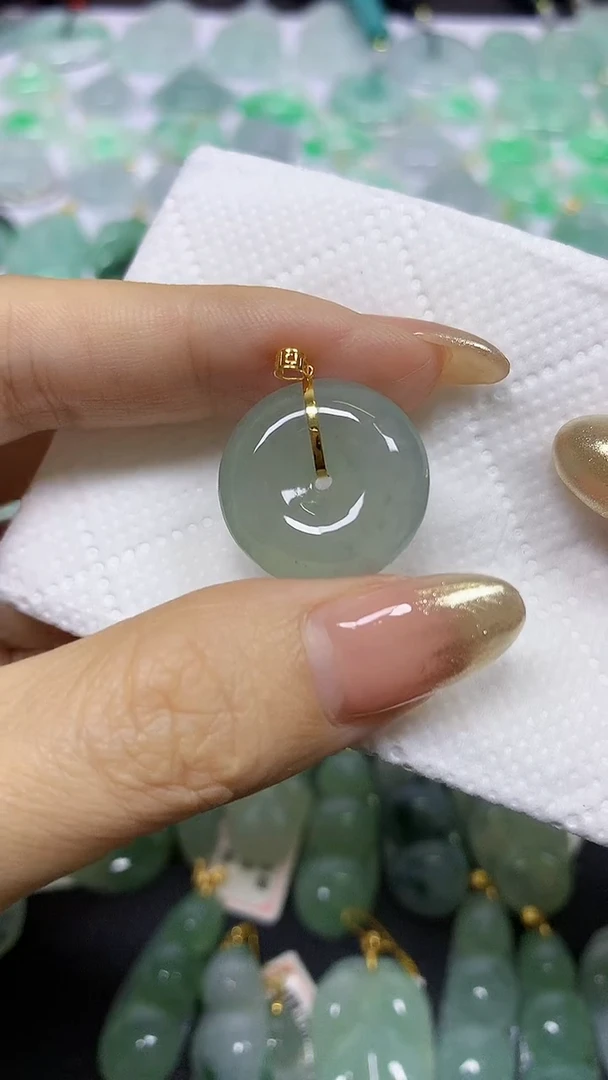 颈饰18K金镶嵌翡翠A货