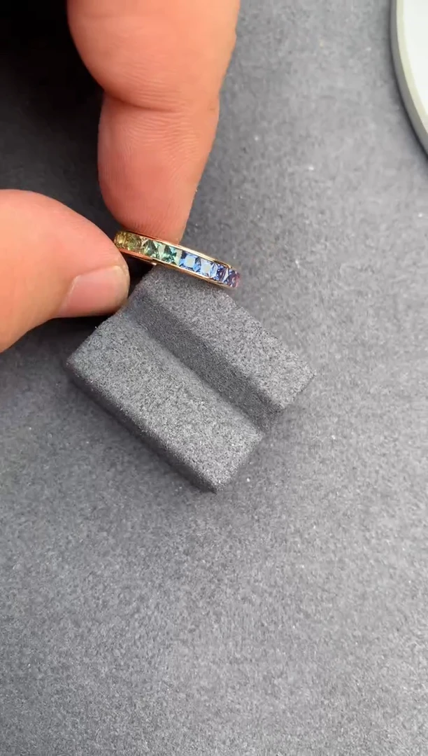 【闪购商品】彩色蓝宝石戒指18K金镶嵌2.2ct彩蓝宝戒指