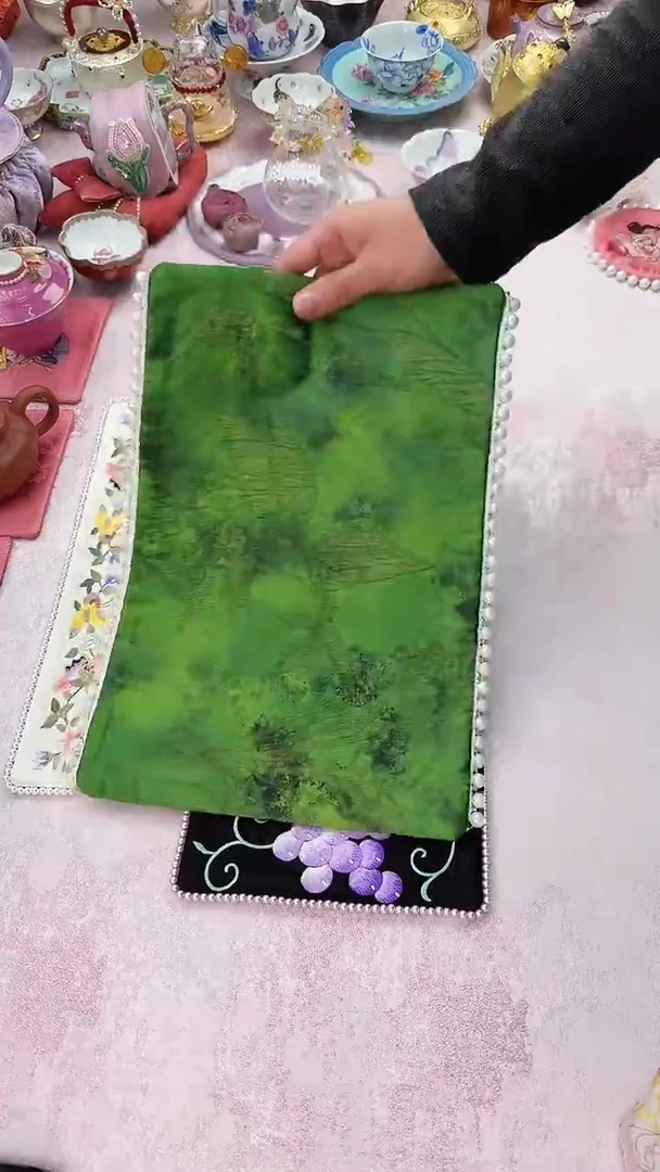 116绿色真丝钉珠茶席