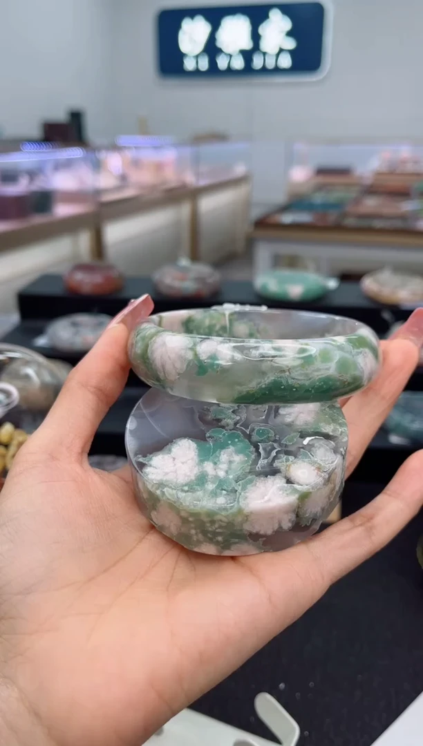 石英质玉手镯未镶嵌65圈口（赠品镯心）sr888371