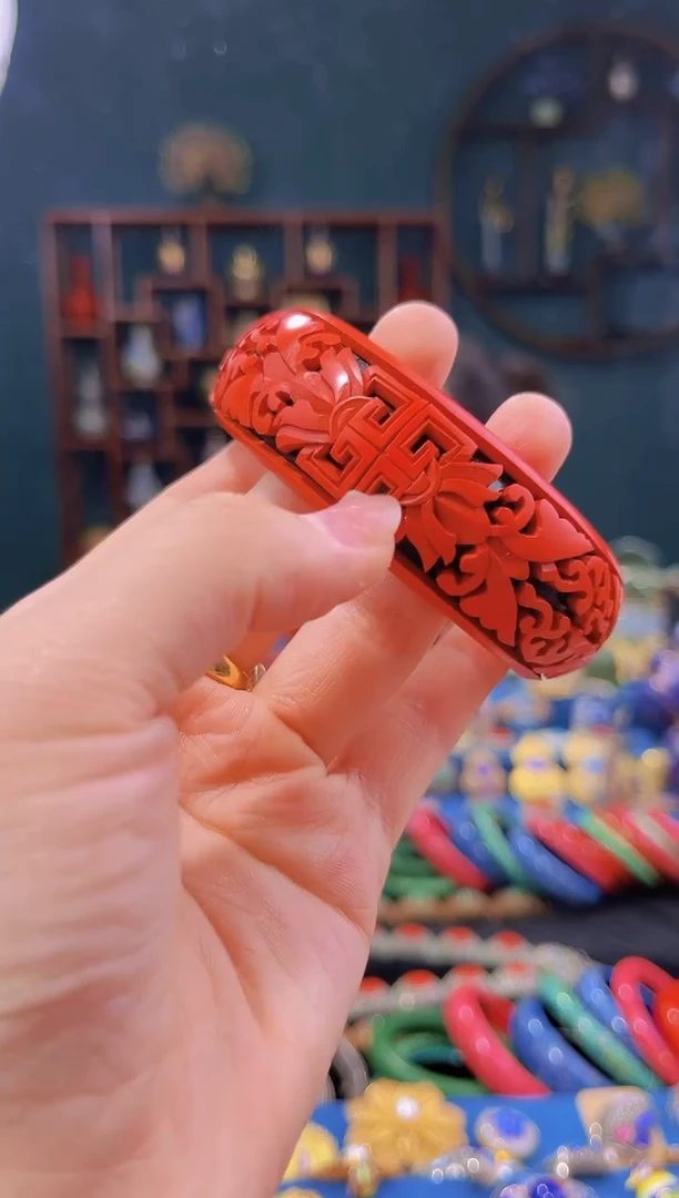 非遗技艺 大漆手镯 古背加缠枝纹 58