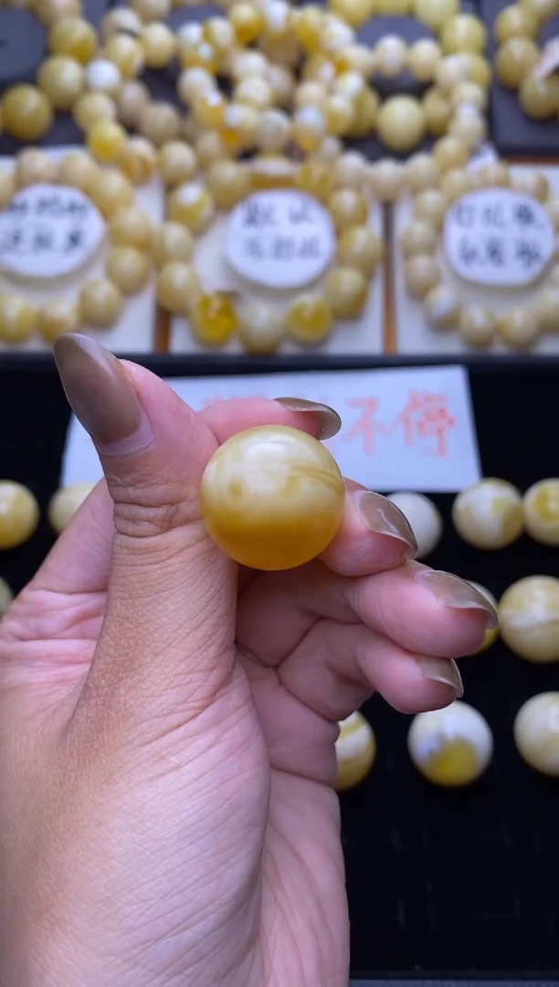 裸石琥珀未镶嵌大小姐珠宝