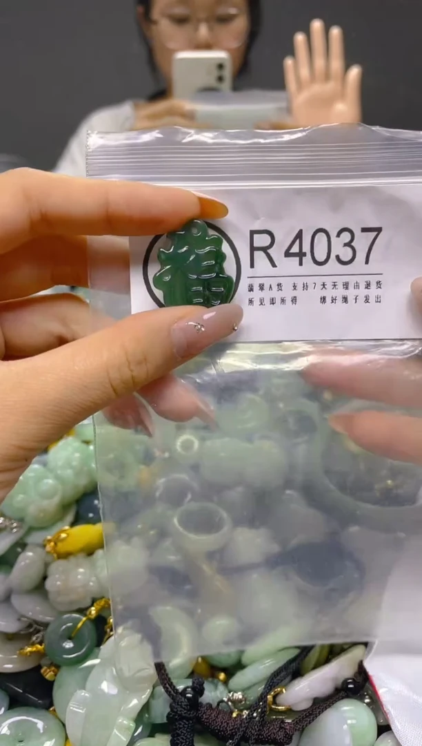 翡翠未镶嵌颈饰/R/翡翠A货,1件也是批发价