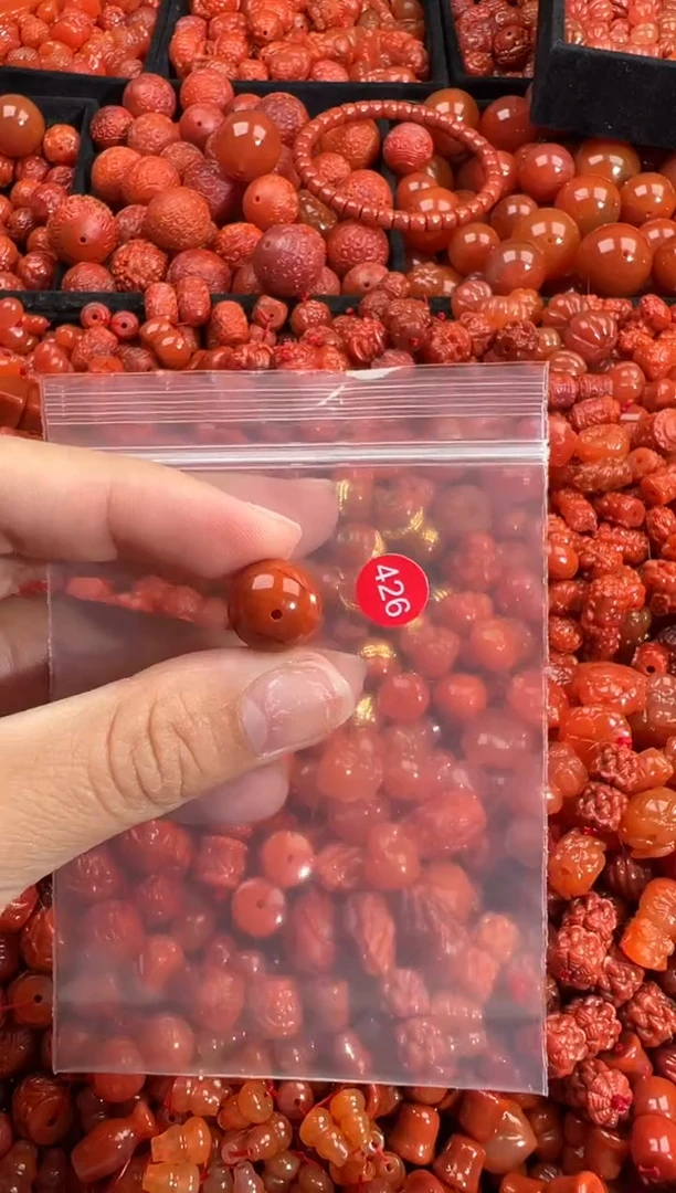 南红玛瑙未镶嵌颈饰1