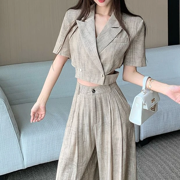 设计感炸街西装套装女2025夏季新款时尚露腰上衣高腰阔腿裤两件套