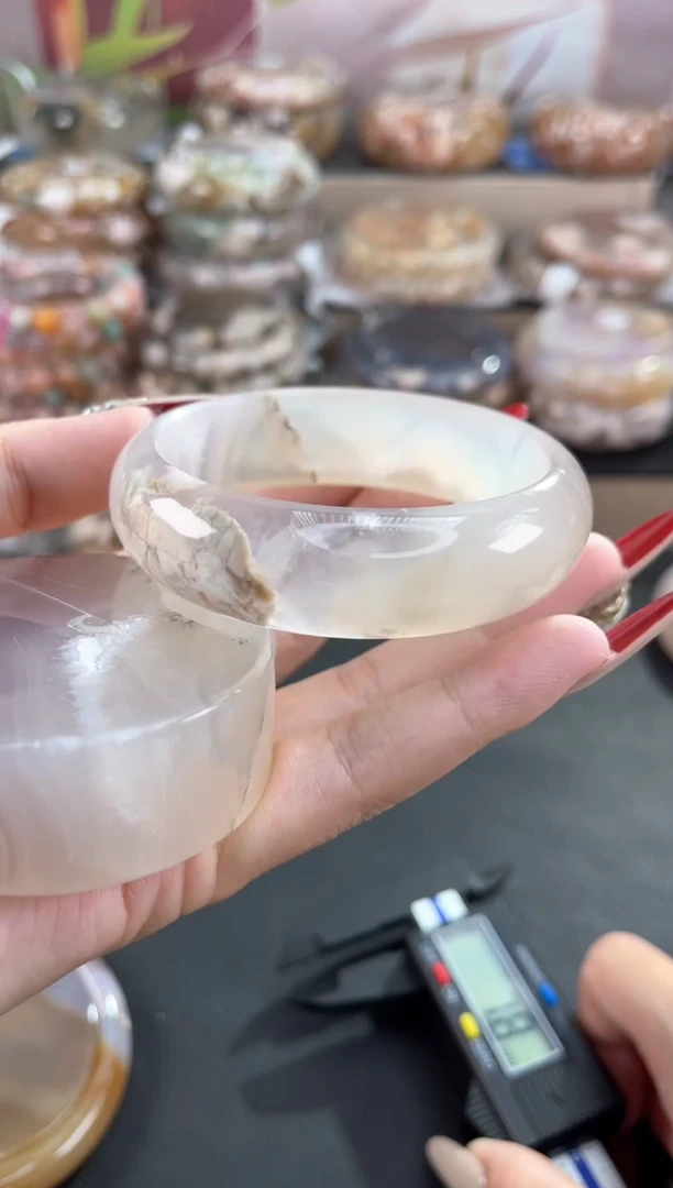 未镶嵌手镯石英质玉58