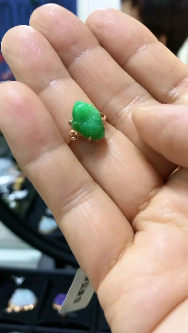 18K金镶嵌戒指翡翠戒指