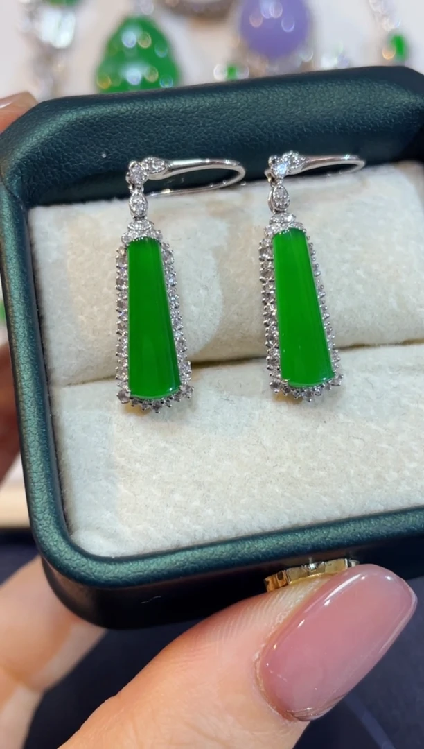 颈饰18K金镶嵌翡翠团购62