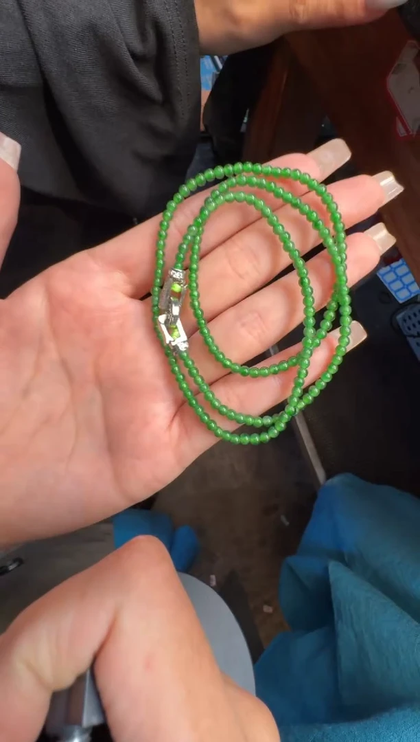 未镶嵌定制翡翠翡翠A货有轻微色差属于正常现象，珠链多样性发货1