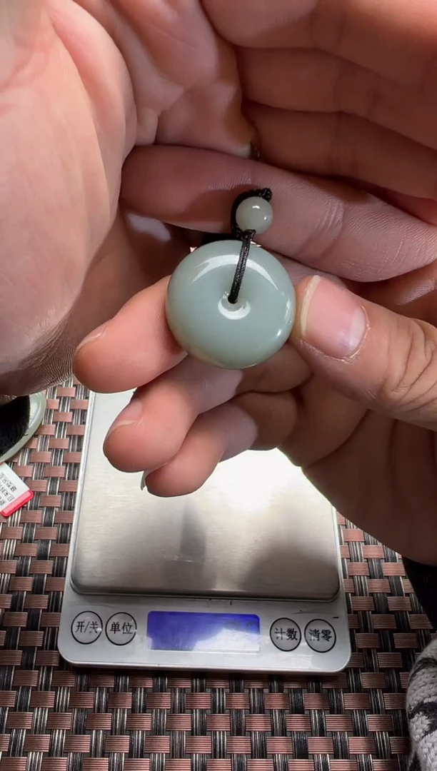 【闪购商品】和田玉吊坠(赠链)未镶嵌青白玉平安扣