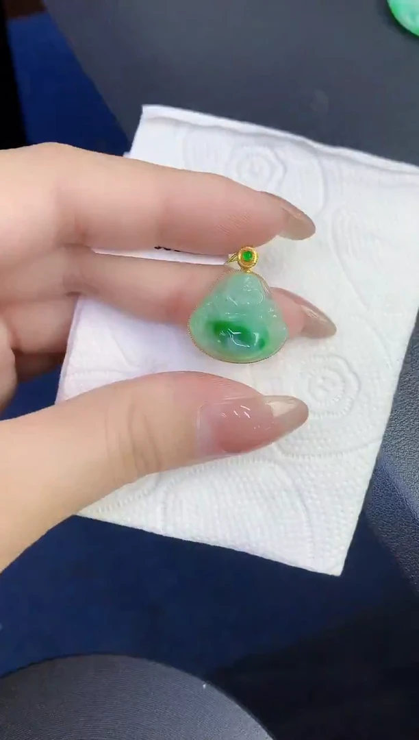 颈饰18K金镶嵌翡翠缅甸天然翡翠A货