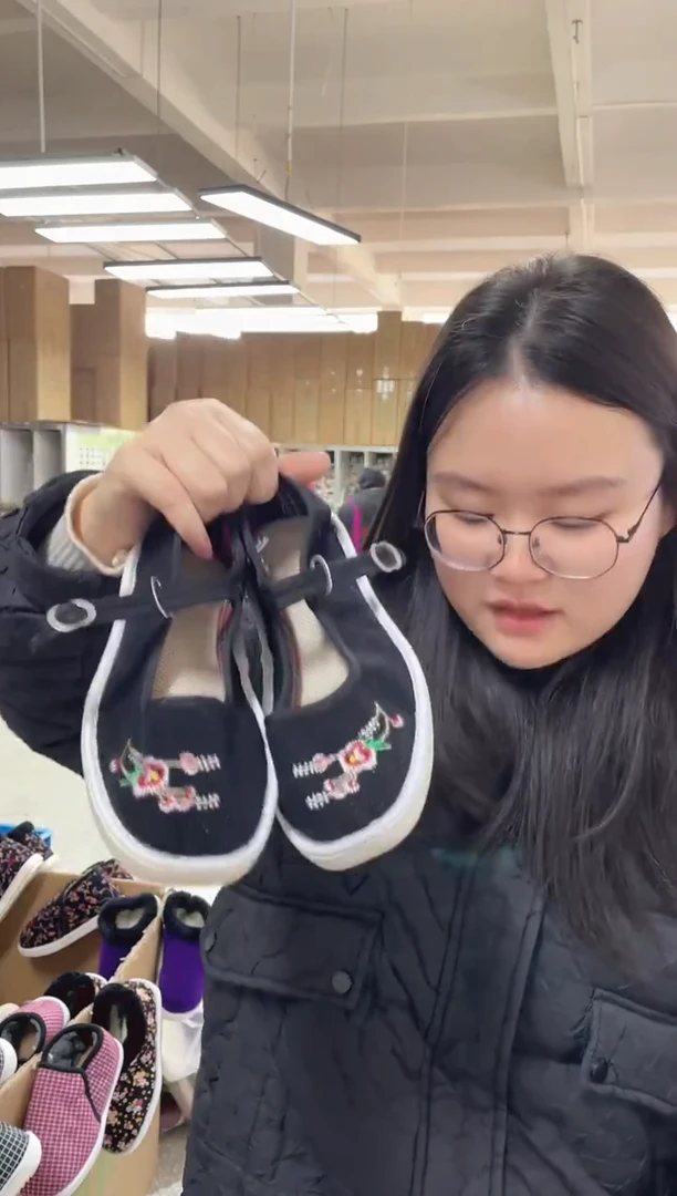 黑色绣花方口单鞋34码19号