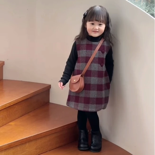 小思家2025冬季新款韩版休闲风格子背心连衣裙纯色打底衫女童套装