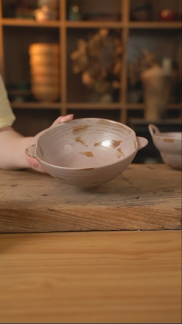 粉棕色的7英寸双耳深盘