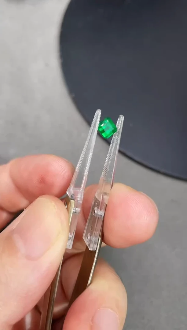 裸石祖母绿极微油66分斯瓦特祖母绿