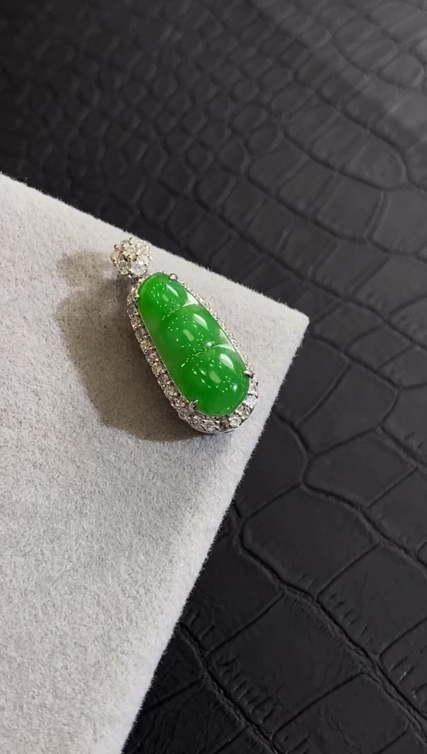 颈饰18K金镶嵌翡翠收到货48小时鉴赏期（超时不退不换）