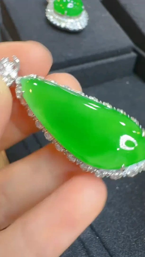 翡翠18K金镶嵌吊坠(不含链)多样性团购发一件