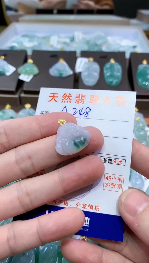 颈饰18K金镶嵌翡翠天然缅甸翡翠A货挂件