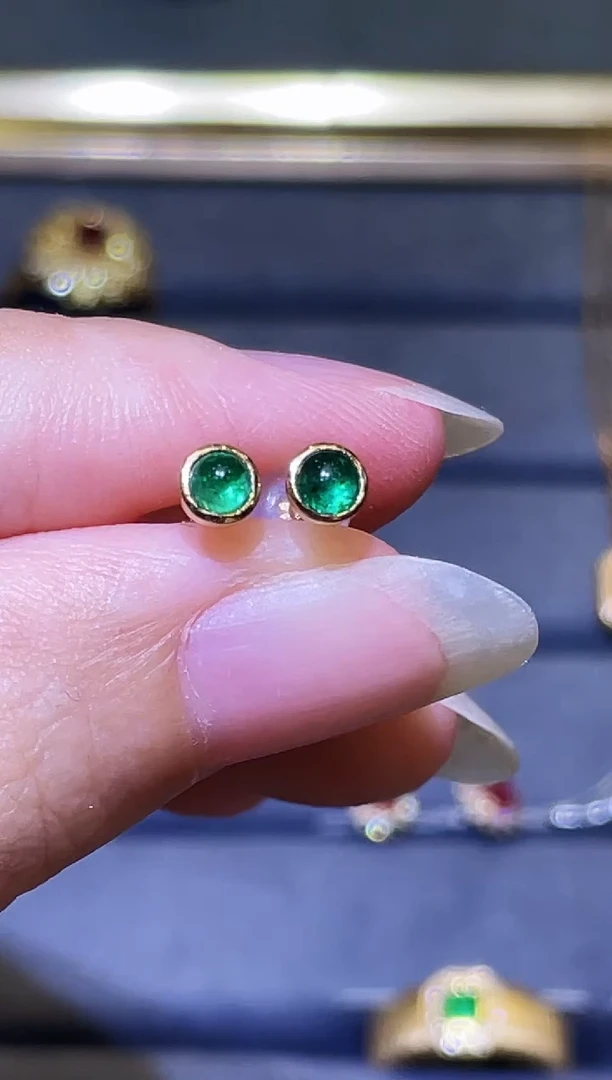 18K金镶嵌耳饰祖母绿w*y0.5ct