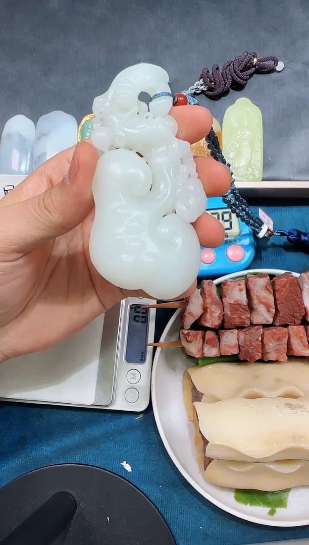 颈饰未镶嵌和田玉初*把件