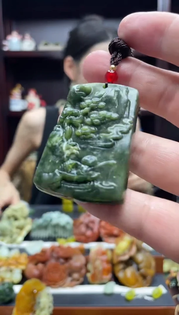 岫玉未镶嵌吊坠·