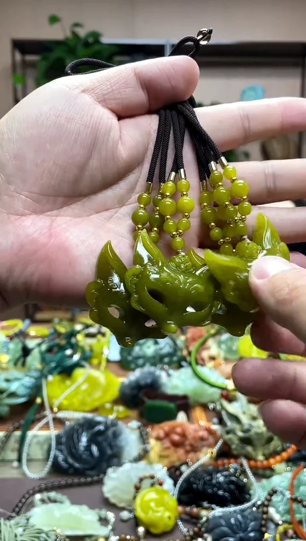 未镶嵌岫玉吊坠 多样性发货发其中之一