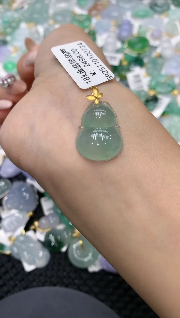 颈饰18K金镶嵌翡翠111111111111