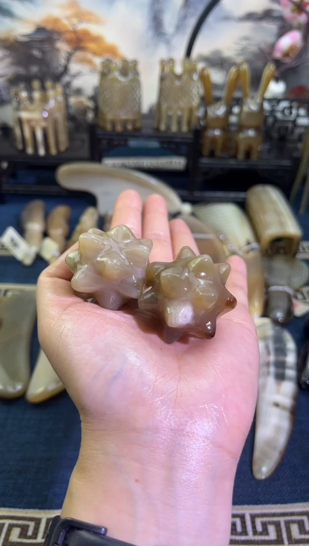 牦牛有裂纹刺球捡漏一对