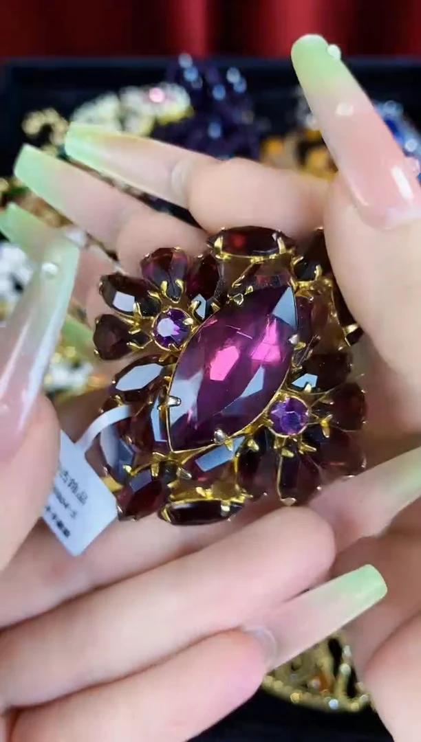 瓷片楚楚中古珠宝甄选不退换