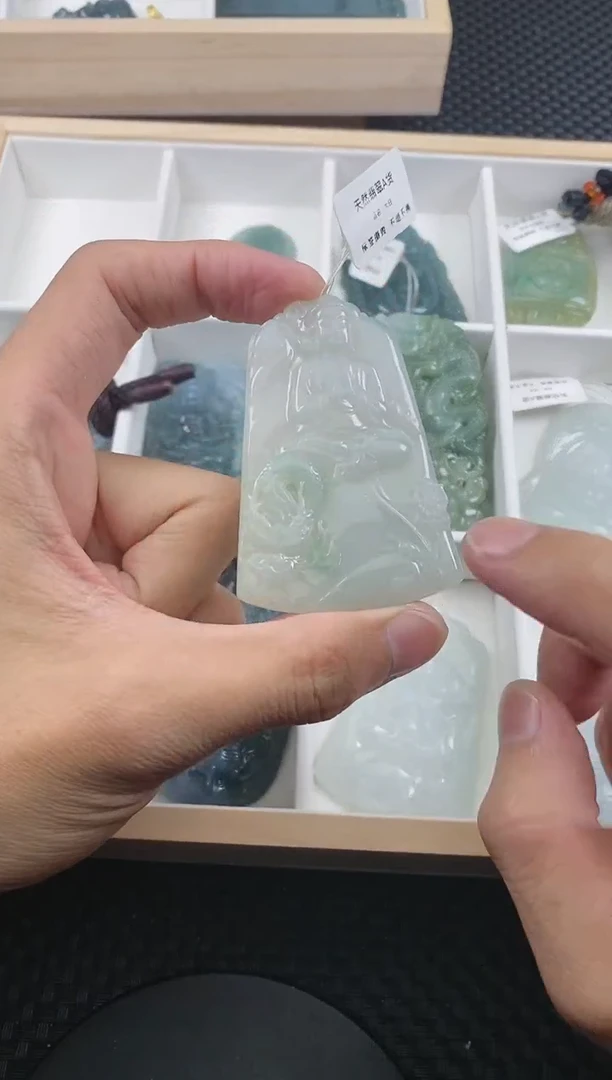 翡翠未镶嵌颈饰