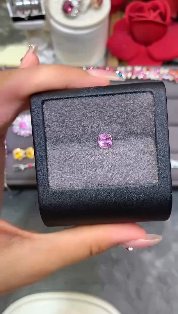 未镶嵌裸石定制尖晶石枕型 粉丁香色调 1.29ct