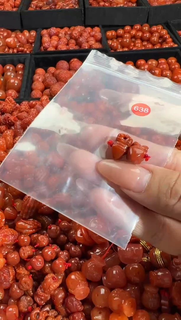南红玛瑙未镶嵌颈饰1